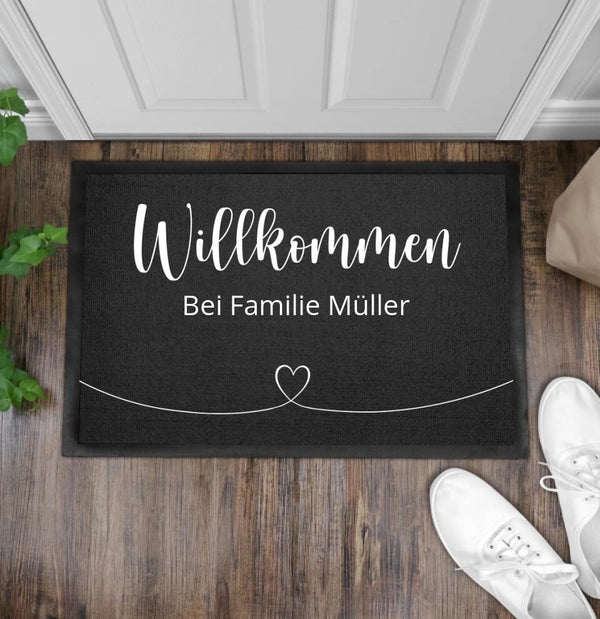 Personalisierte Fußmatte für deine Familie "Willkommen bei Familie.." mit Gummirand