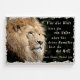 Personalisiertes Leinwandbild "Löwenvater" im Querformat mit Namen in Farbe & schwarz-weiß